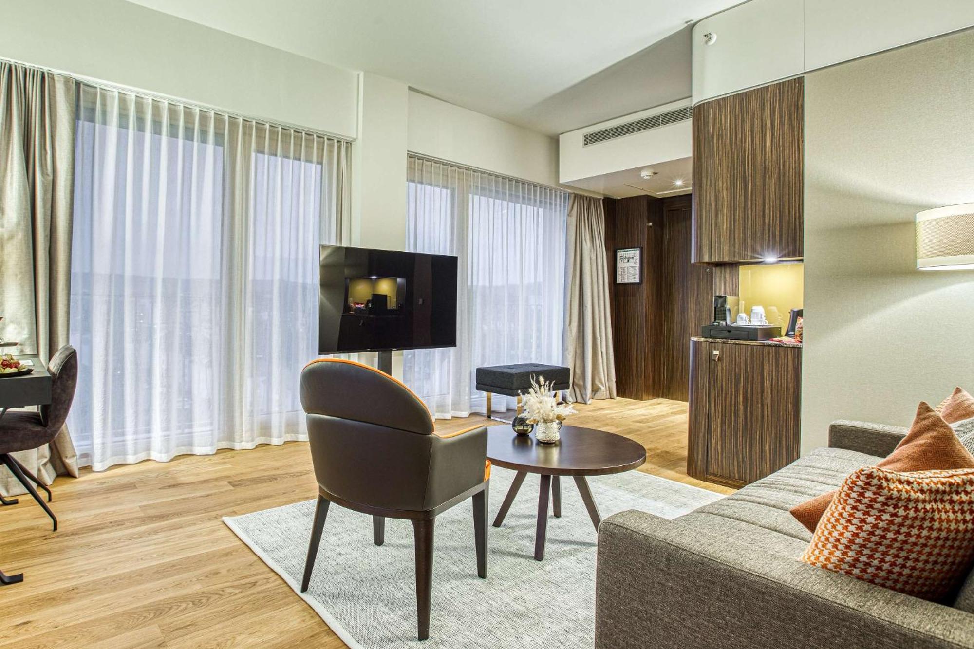 Parkhotel ไฮล์บรอนน์ ภายนอก รูปภาพ